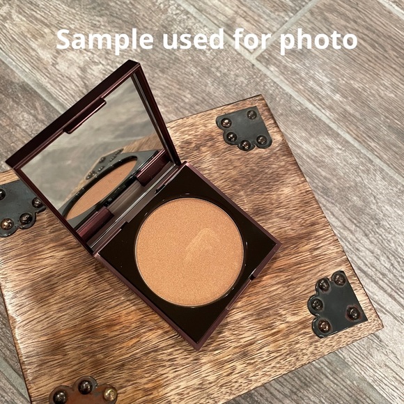 Golden Bronze Flesh Highlighting Powder ✨ in Rise NWT - Picture 2 of 2